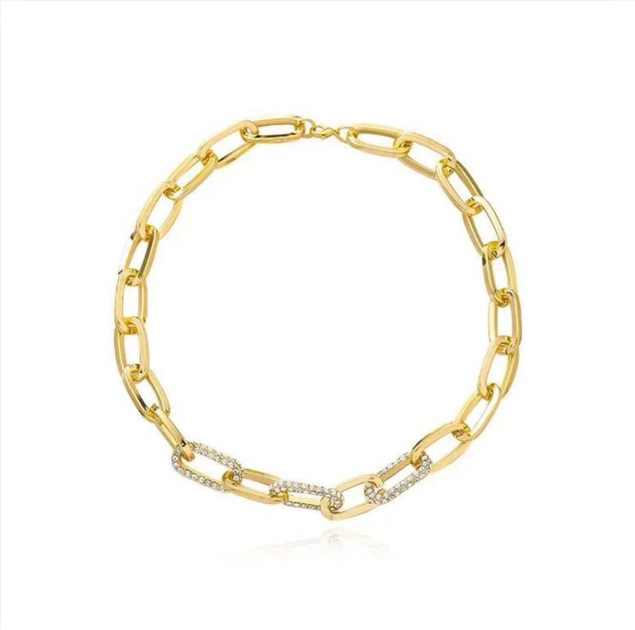 COLLIER LISA