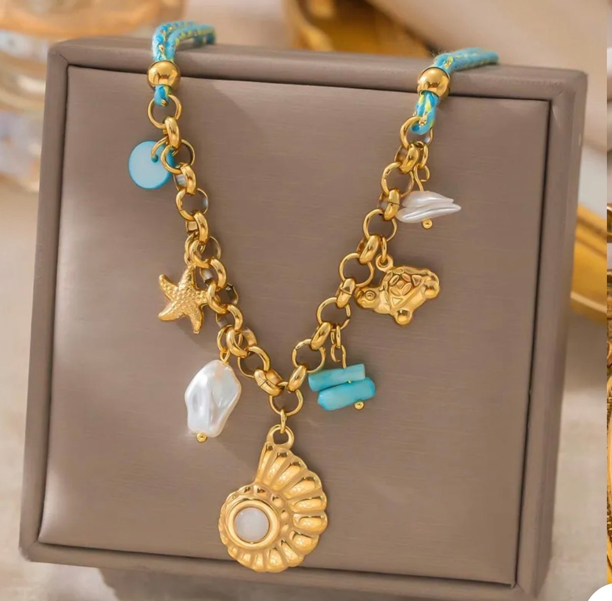COLLIER KAYLA